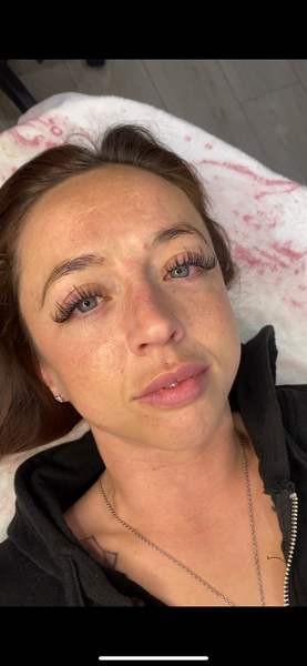 Classic lash extensions — soft natural finish